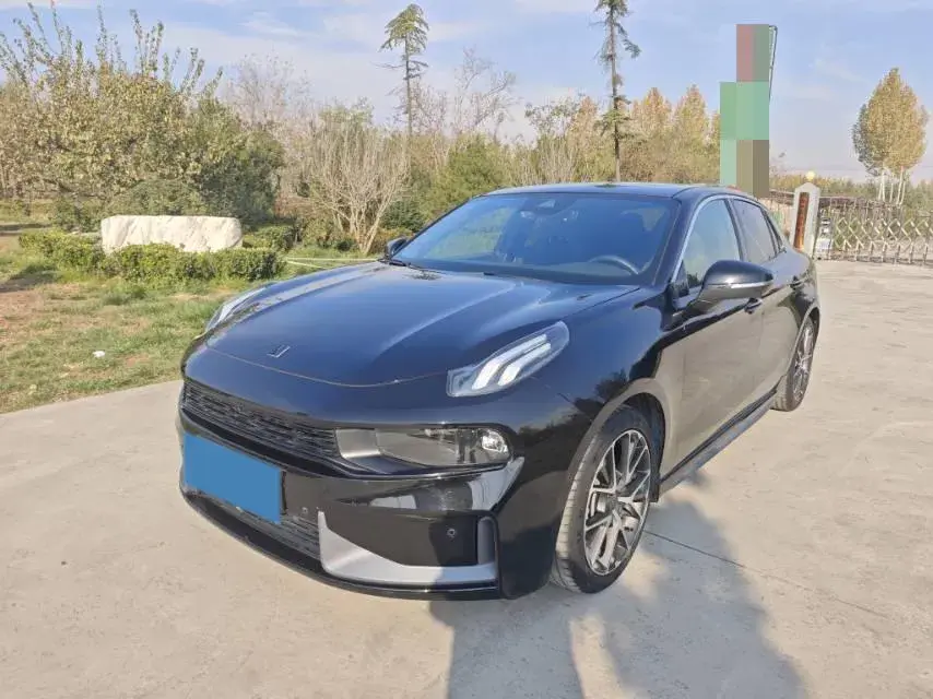 2019 LYNK&CO 03 view 1