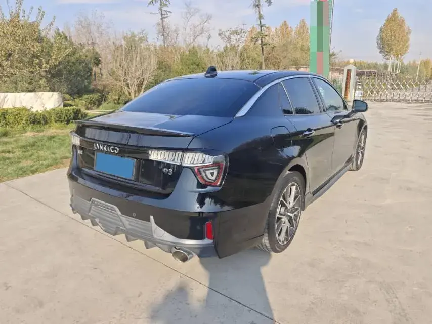 2019 LYNK&CO 03 thumbnail 4