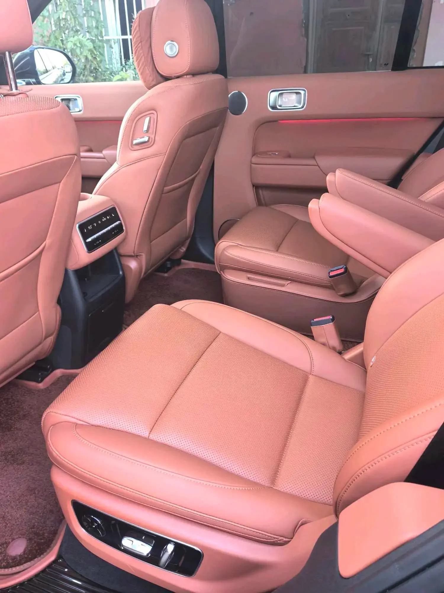 2023 LI L8 thumbnail 2