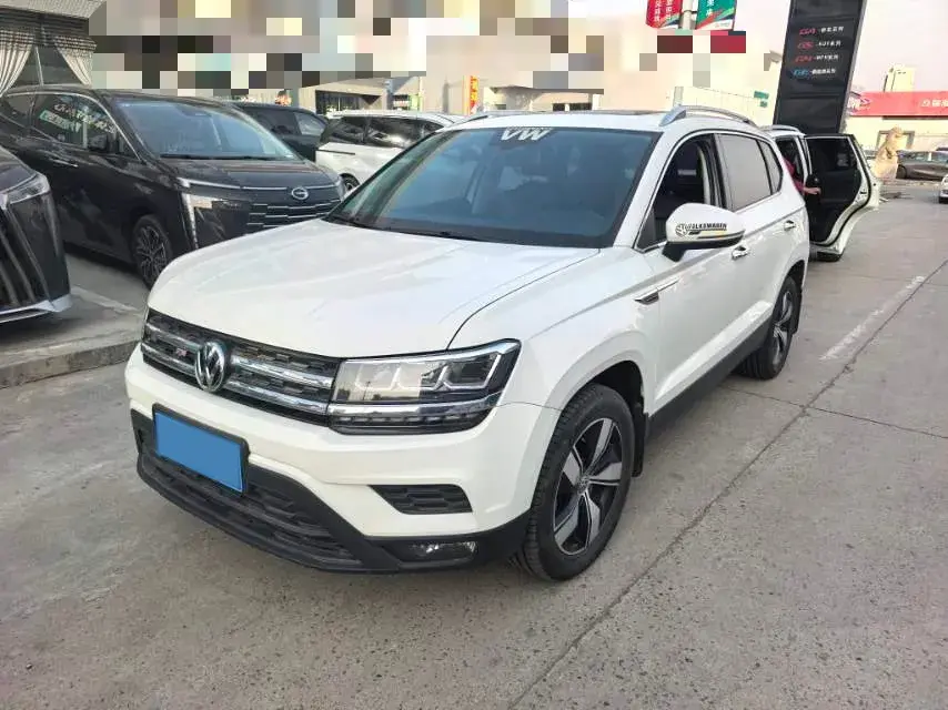 2020 VOLKSWAGEN THARU view 1