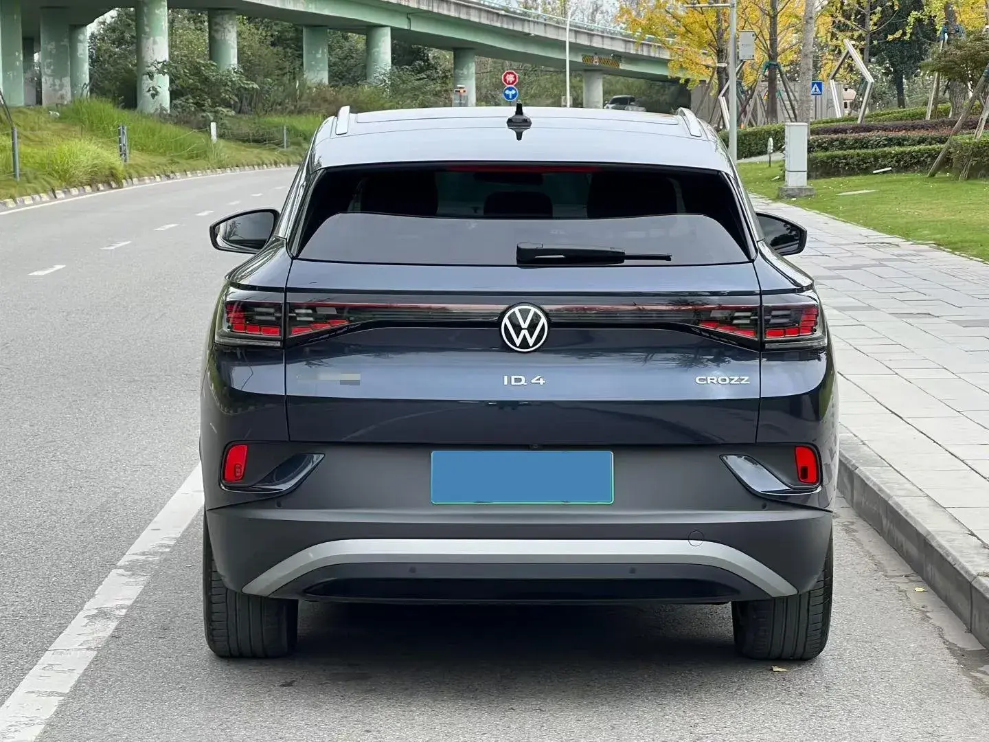 2022 VOLKSWAGEN ID.4 thumbnail 3