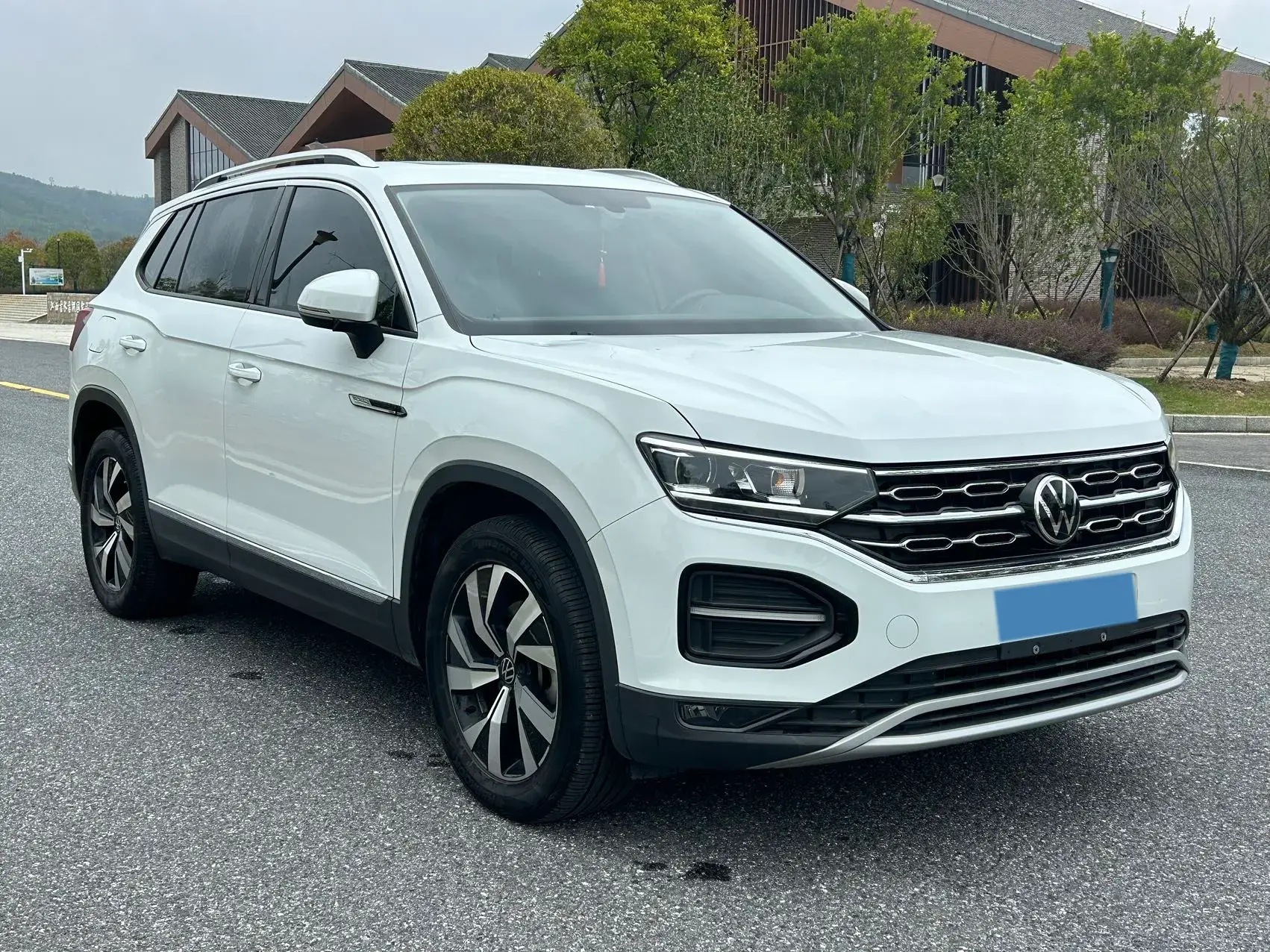 2022 VOLKSWAGEN TAYRON thumbnail 3