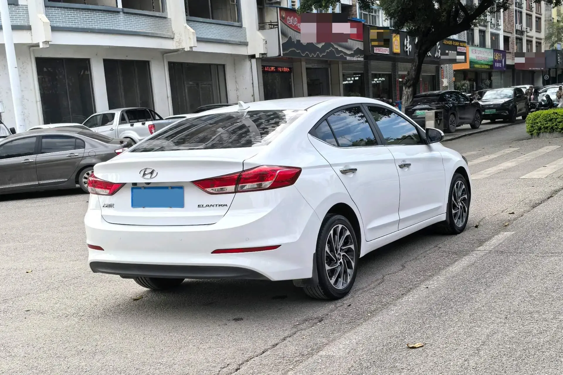 2019 HYUNDAI ELANTRA thumbnail 3