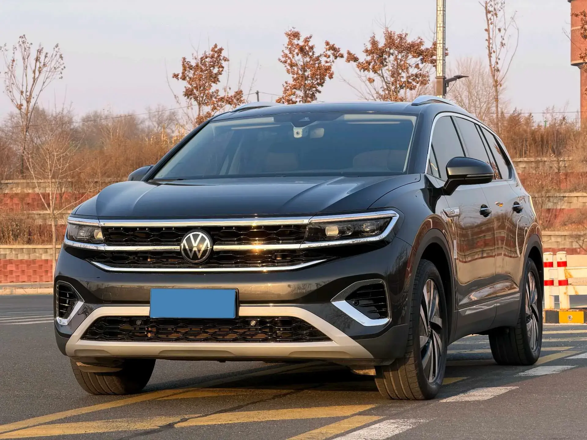 2022 VOLKSWAGEN TALAGON view 1