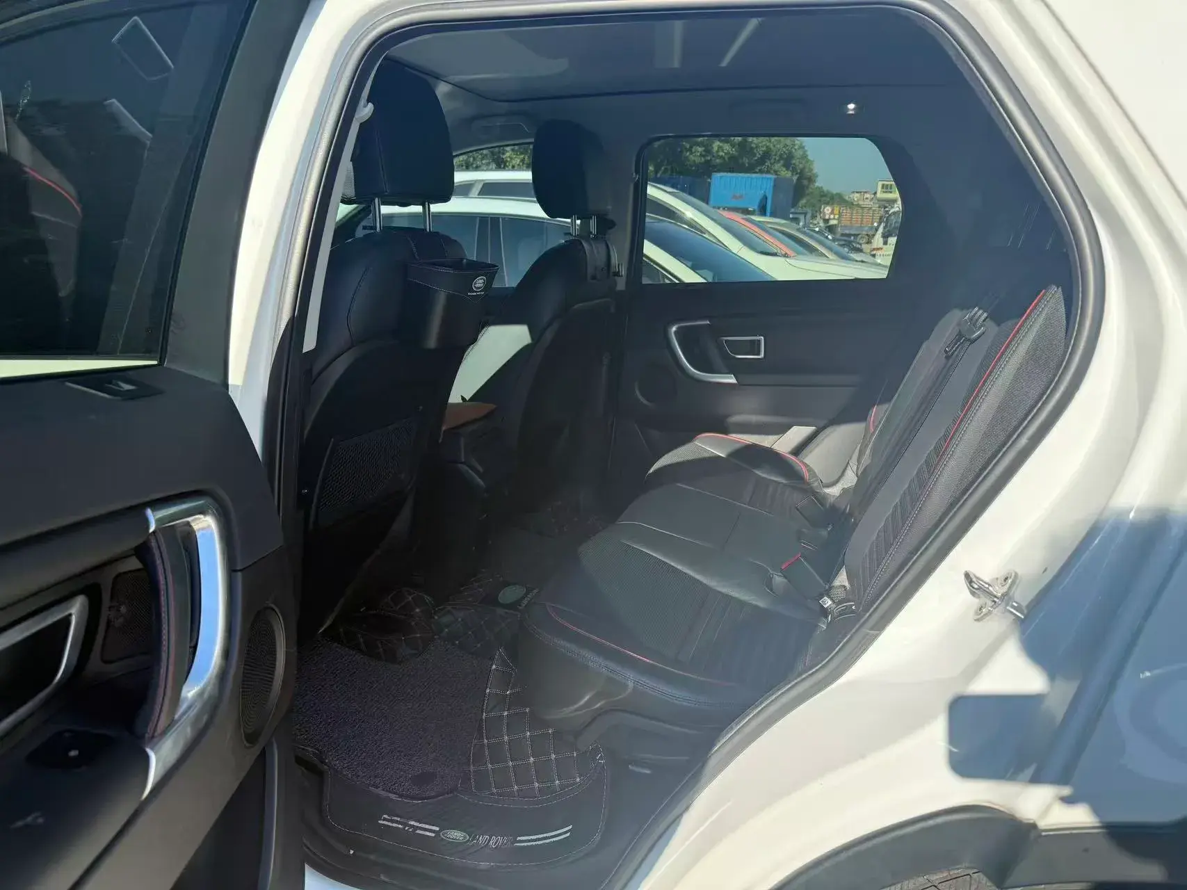 2019 LAND ROVER thumbnail 4