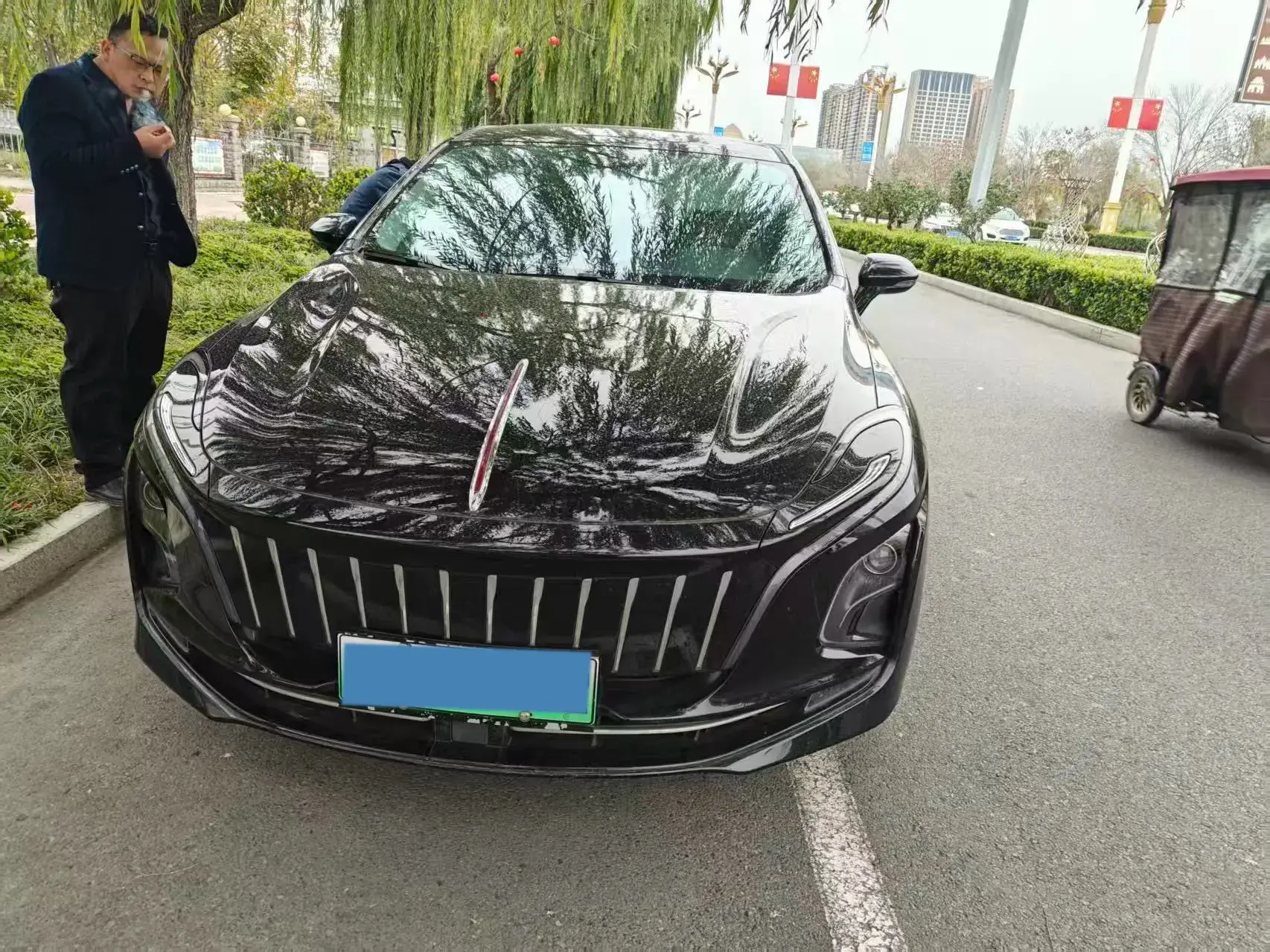2023 HONGQI E-QM5 view 1