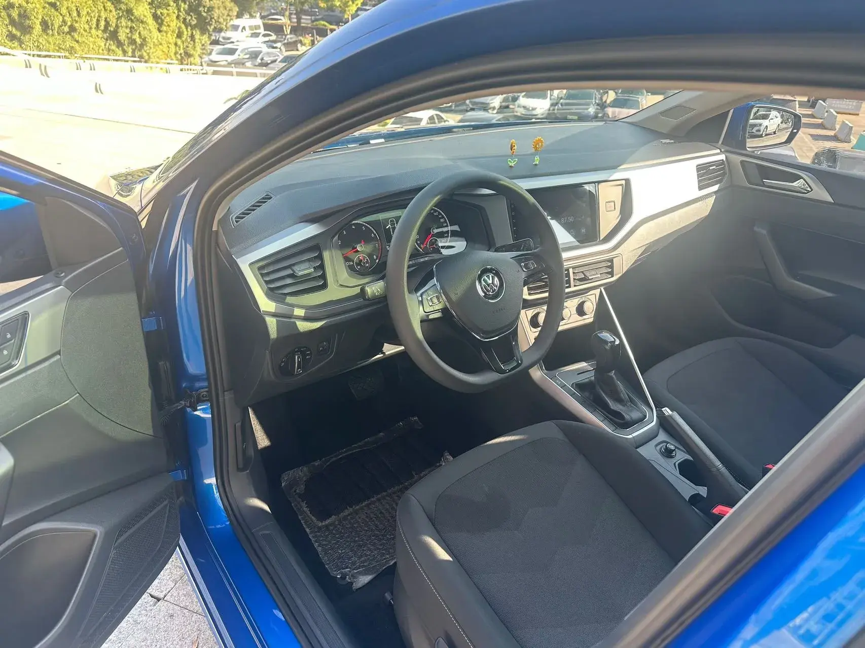 2019 VOLKSWAGEN POLO thumbnail 2