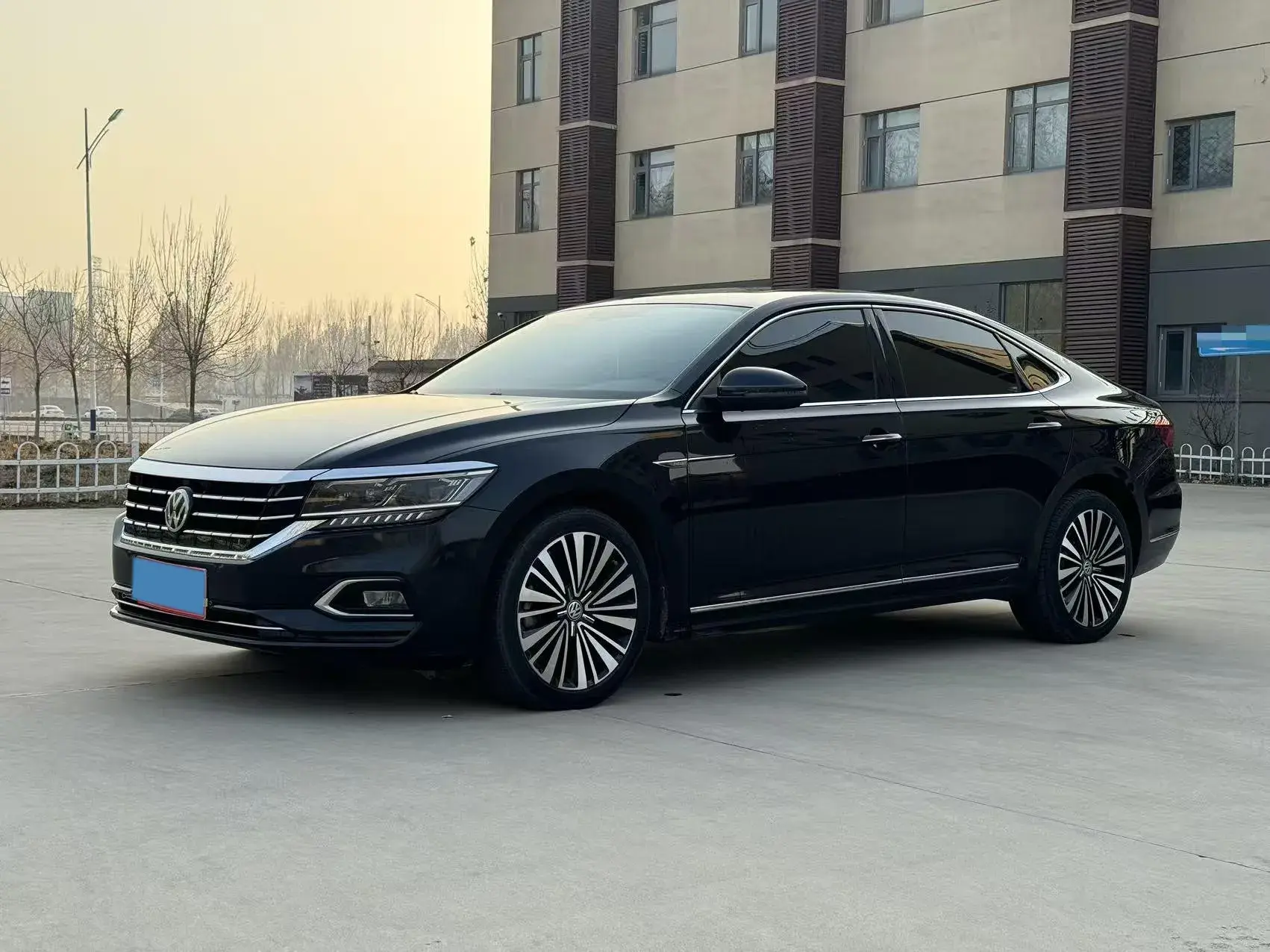 2019 VOLKSWAGEN PASSAT view 1