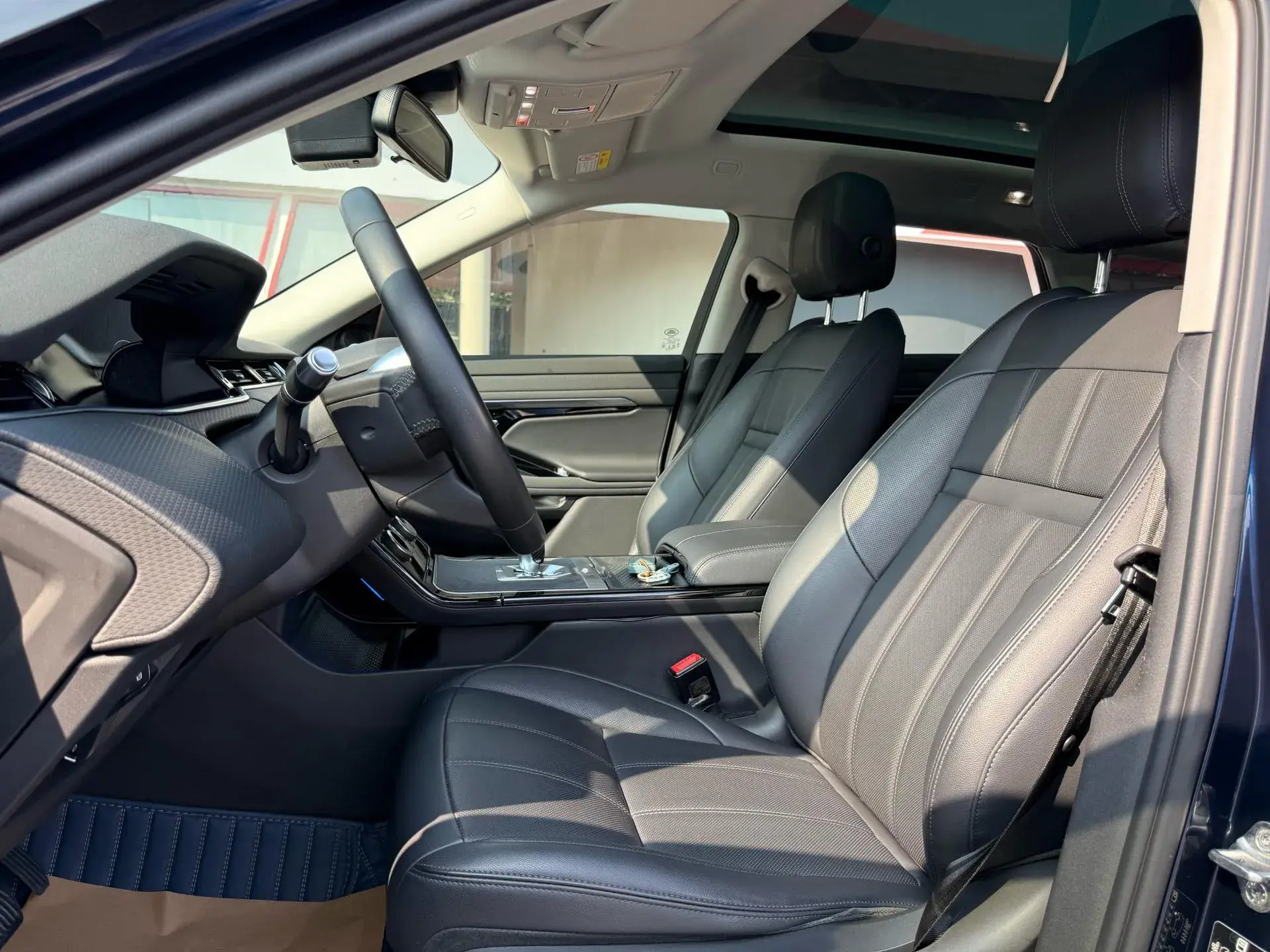 2020 LAND ROVER thumbnail 4