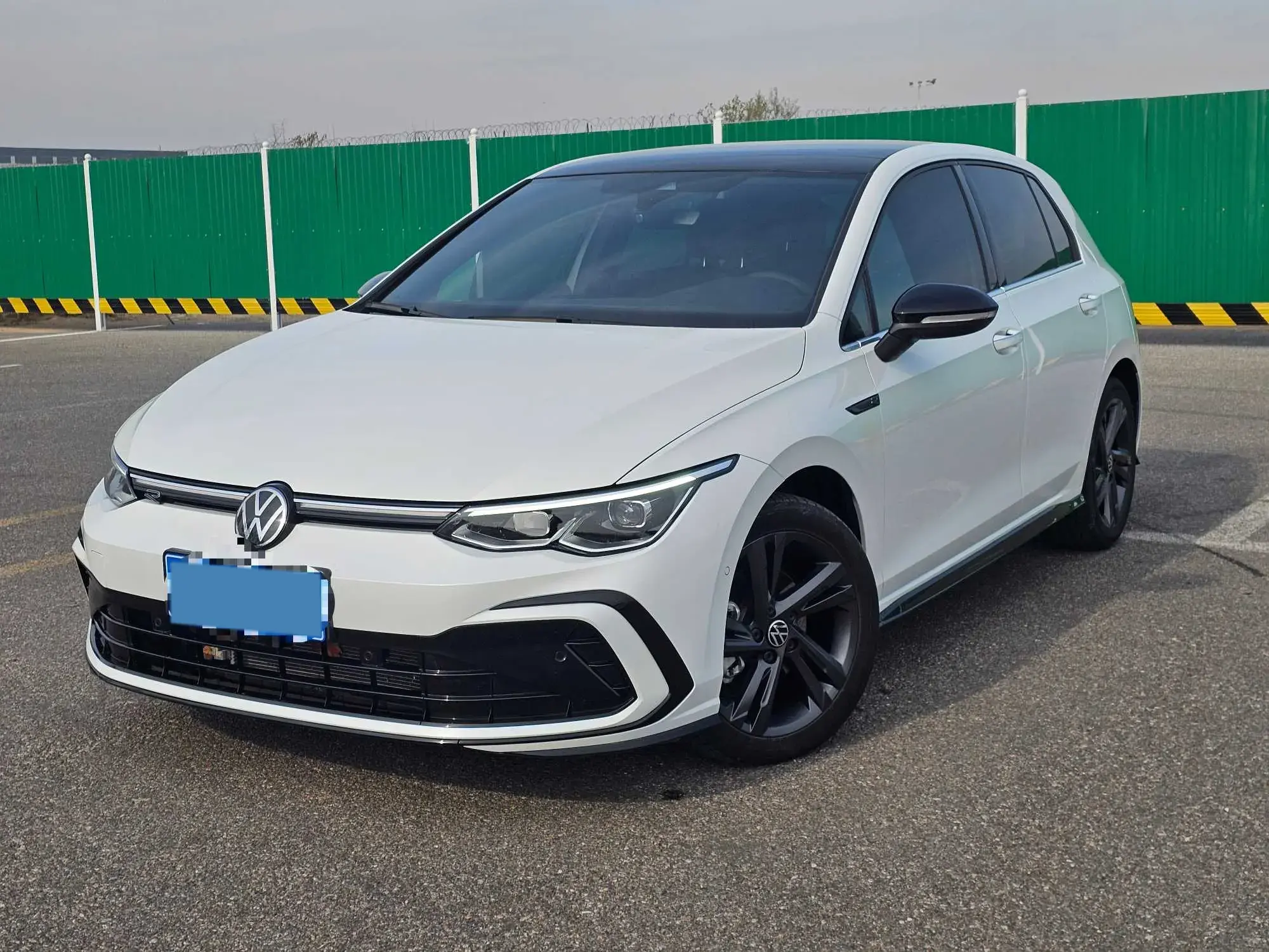 2023 VOLKSWAGEN GOLF view 1