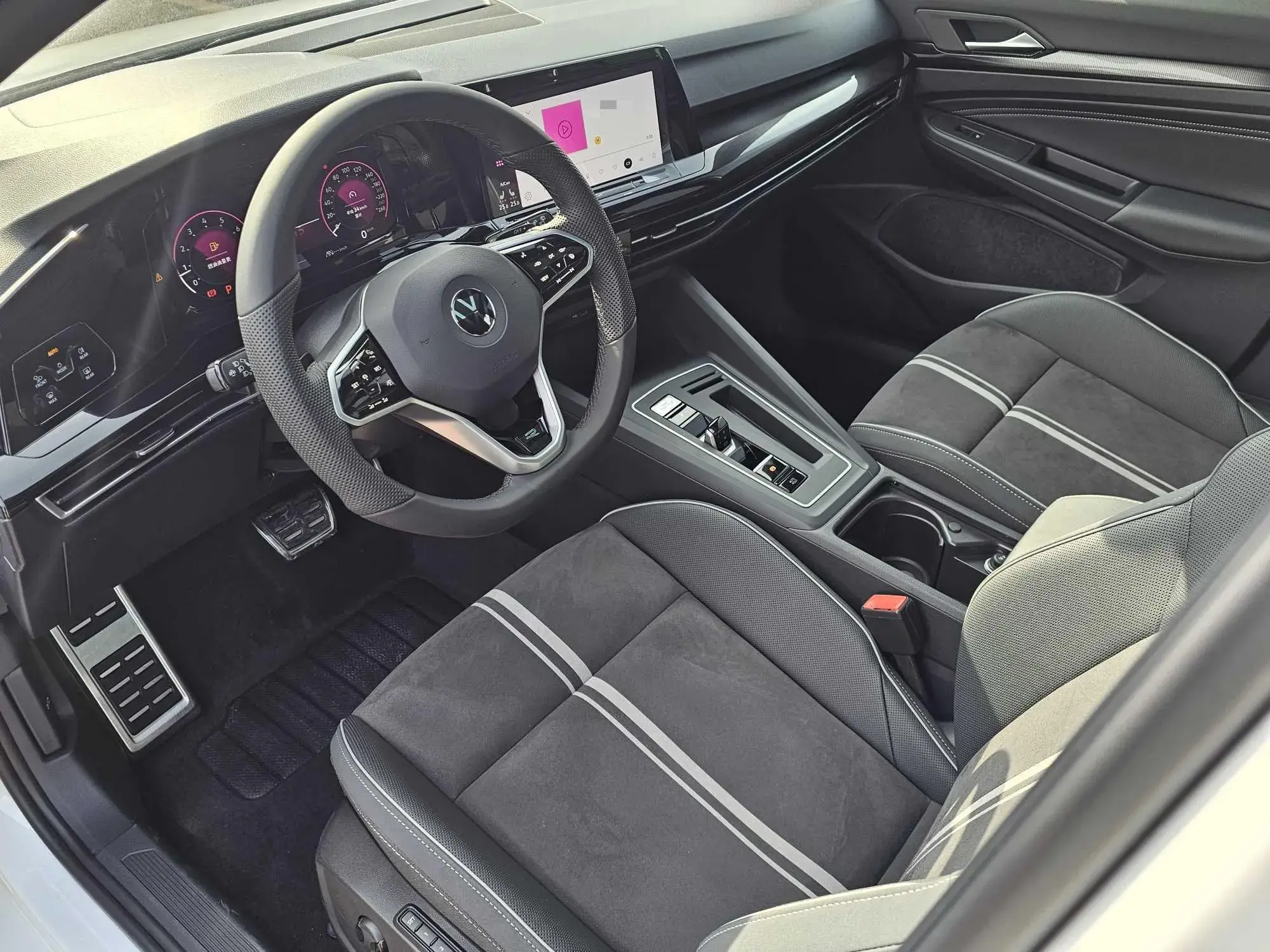 2023 VOLKSWAGEN GOLF thumbnail 4