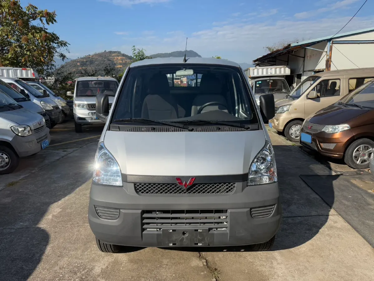 2022 WuLing RongGuang Mini Truck 1.5L 99HP L4 5MT,autocango,china used car exporter,china ev exporter,chinese used car exporter,chinese used ev exporter