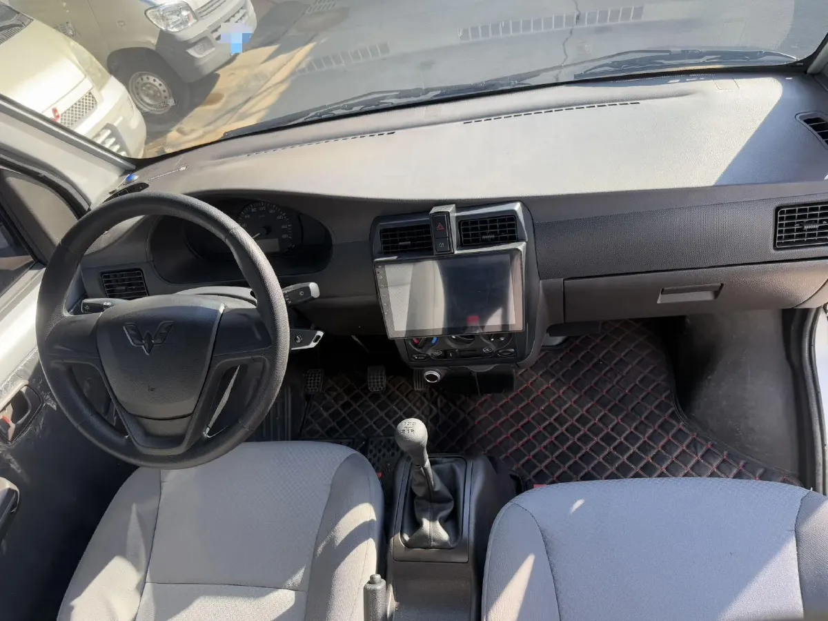 2022 WuLing RongGuang Mini Truck 1.5L 99HP L4 5MT,autocango,china used car exporter,china ev exporter,chinese used car exporter,chinese used ev exporter