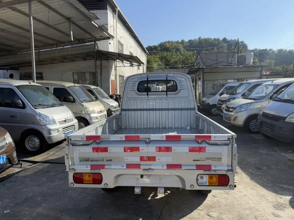 2022 WuLing RongGuang Mini Truck 1.5L 99HP L4 5MT,autocango,china used car exporter,china ev exporter,chinese used car exporter,chinese used ev exporter