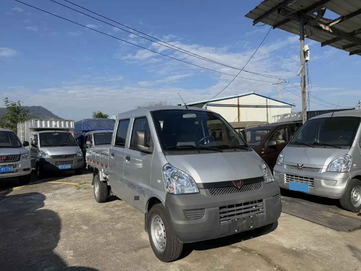 2022 WuLing RongGuang Mini Truck 1.5L 99HP L4 5MT,autocango,china used car exporter,china ev exporter,chinese used car exporter,chinese used ev exporter