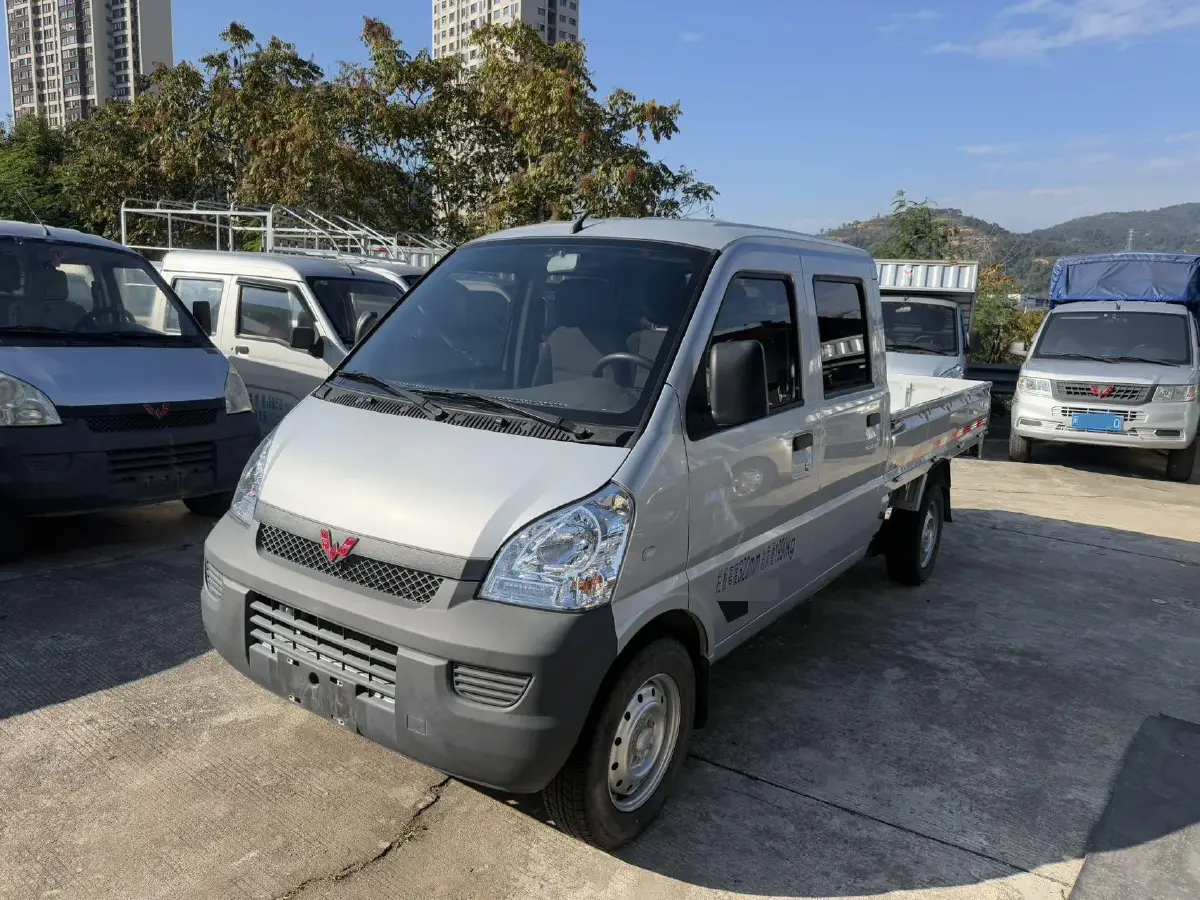 2022 WuLing RongGuang Mini Truck 1.5L 99HP L4 5MT