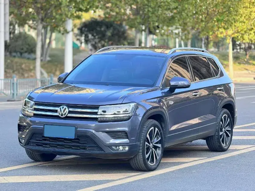 2019 VOLKSWAGEN THARU view 1