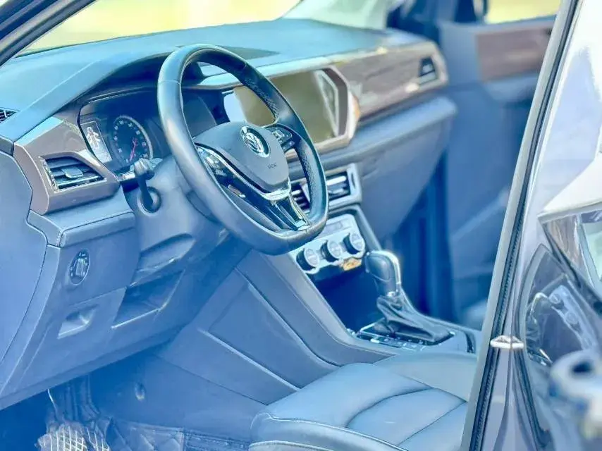 2019 VOLKSWAGEN THARU thumbnail 4