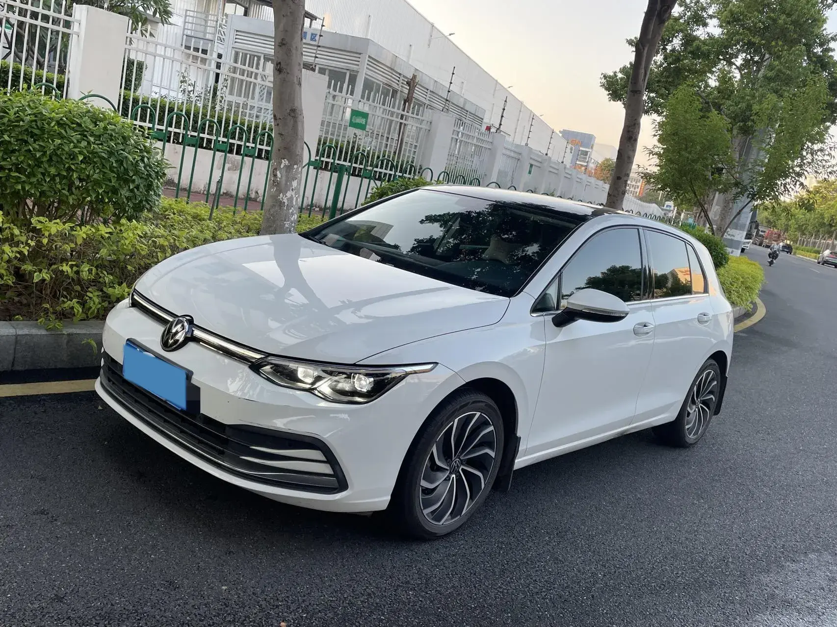 2021 VOLKSWAGEN GOLF view 1