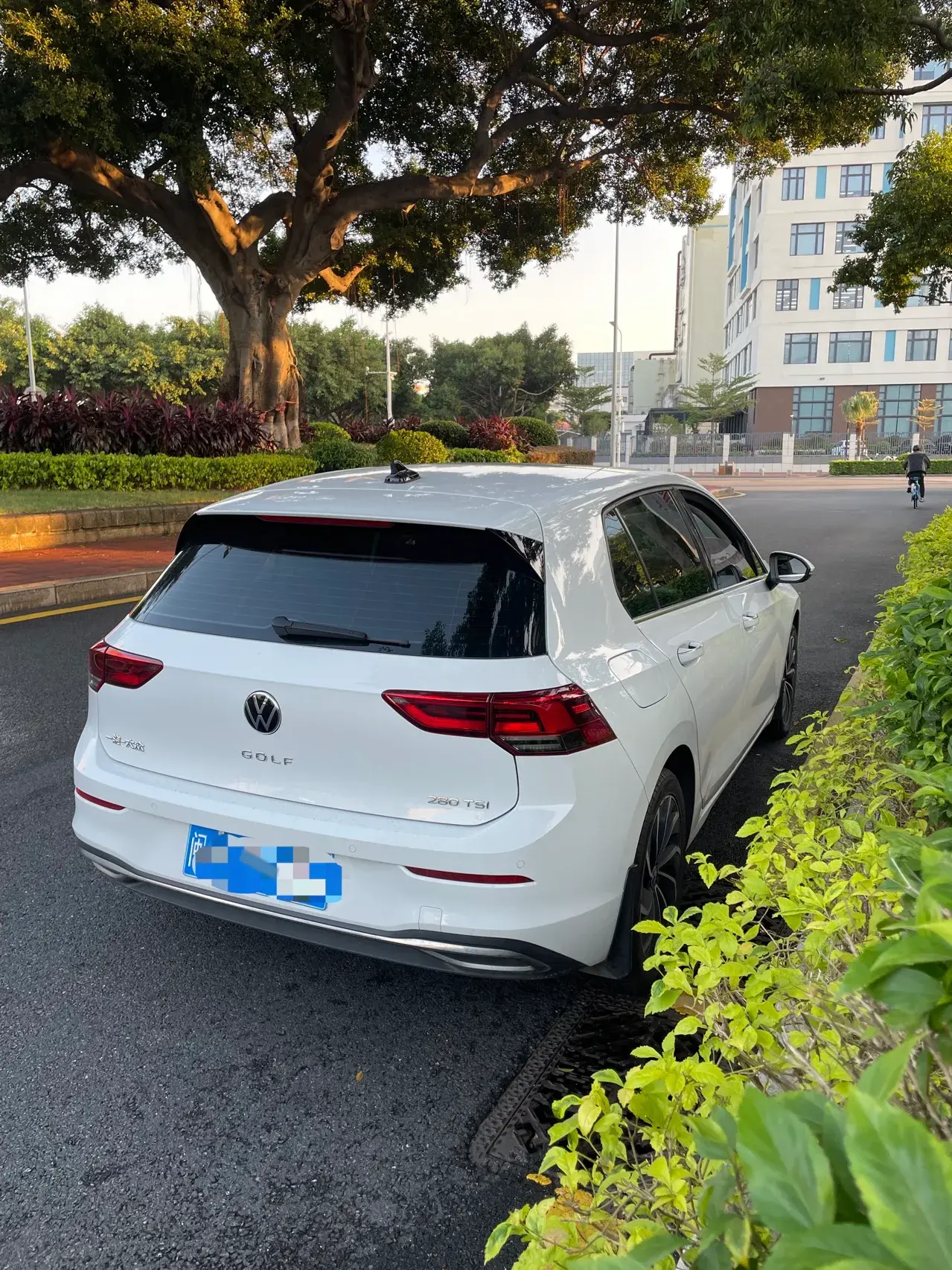 2021 VOLKSWAGEN GOLF thumbnail 4