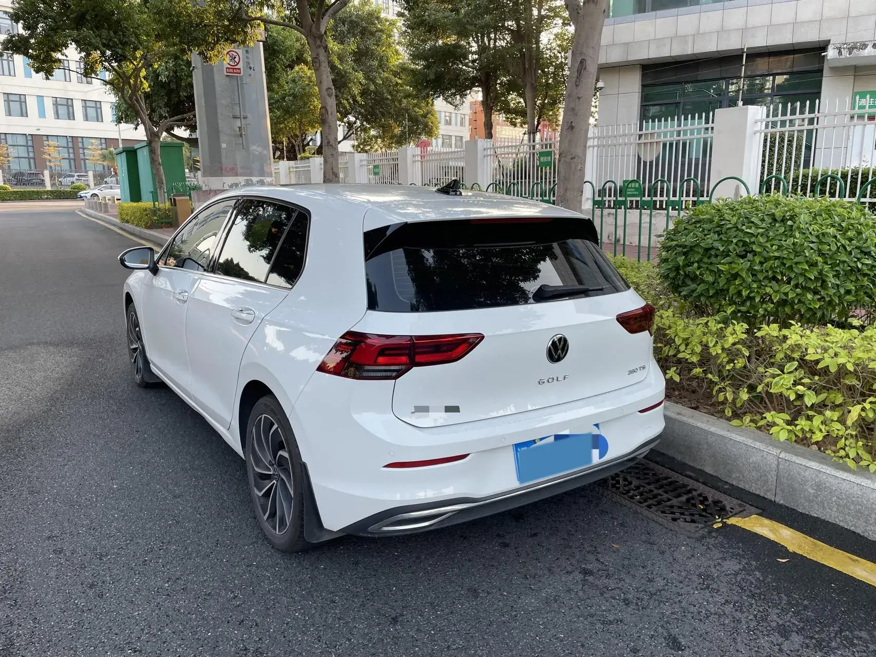 2021 VOLKSWAGEN GOLF thumbnail 3