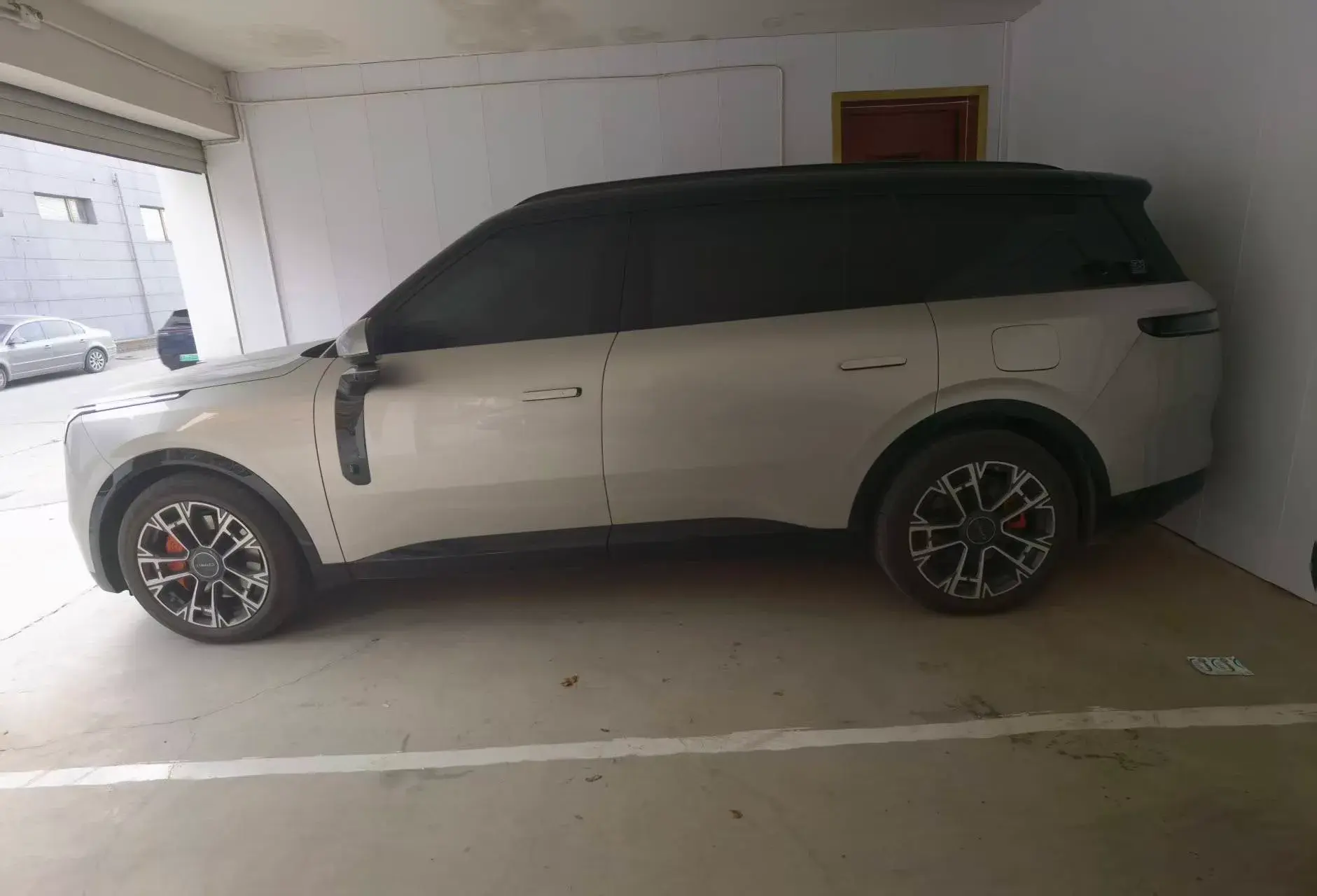 2025 LYNK&CO 900 thumbnail 3