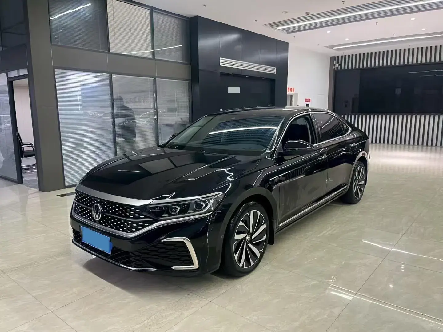 2022 VOLKSWAGEN PASSAT view 1