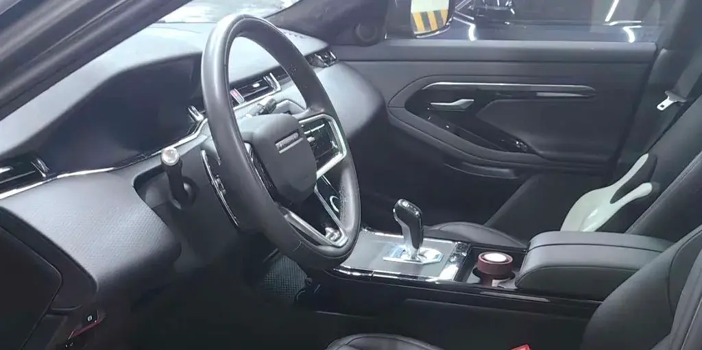 2021 LAND ROVER thumbnail 4