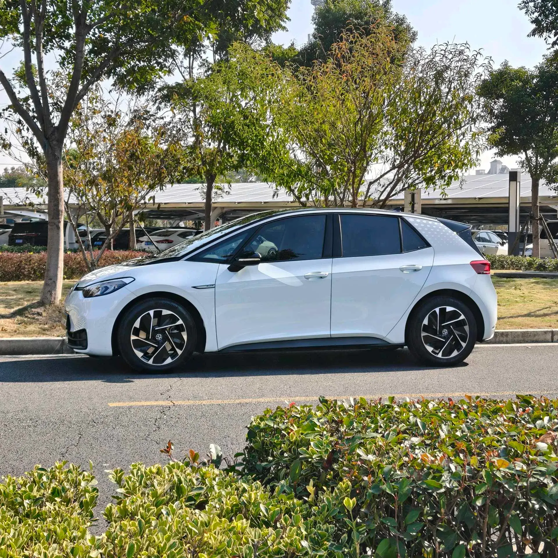 2024 VOLKSWAGEN ID.3 thumbnail 2