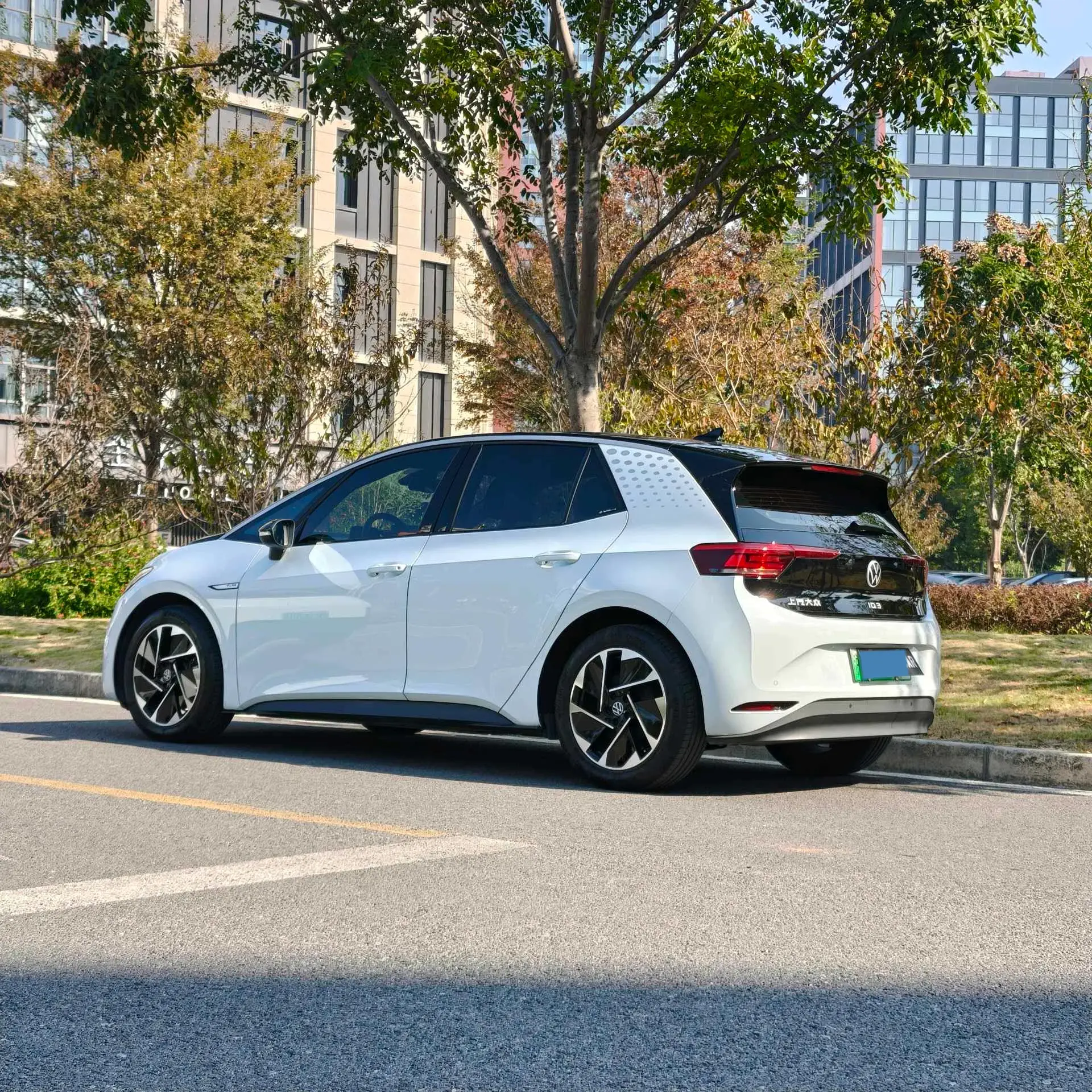 2024 VOLKSWAGEN ID.3 thumbnail 3