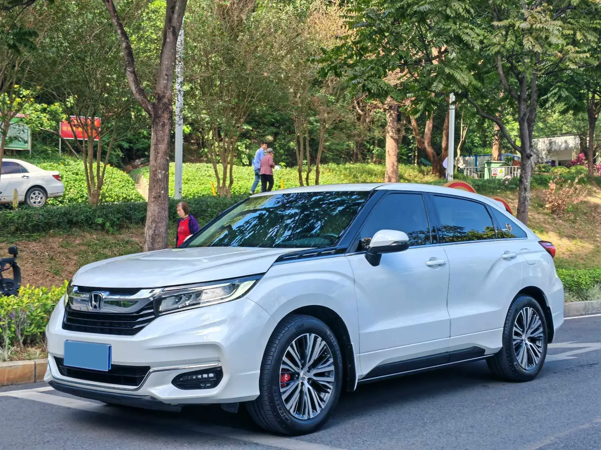2020 HONDA AVANCIER view 1