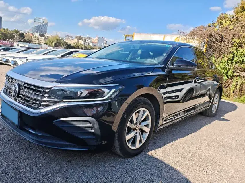 2022 VOLKSWAGEN PASSAT view 1