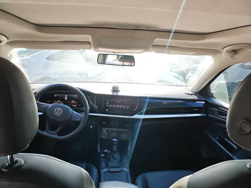 2022 VOLKSWAGEN PASSAT thumbnail 4