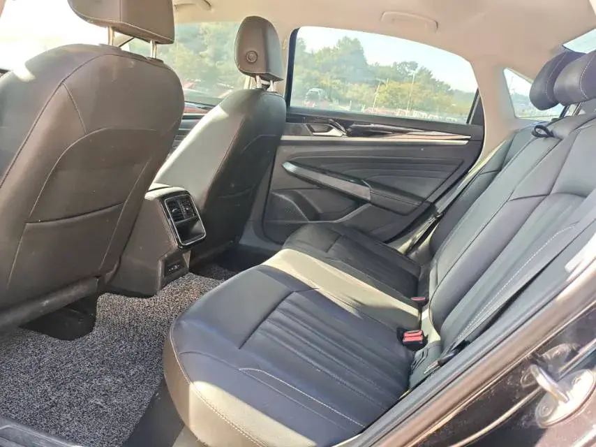 2022 VOLKSWAGEN PASSAT thumbnail 3