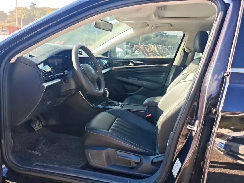 2022 VOLKSWAGEN PASSAT thumbnail 2