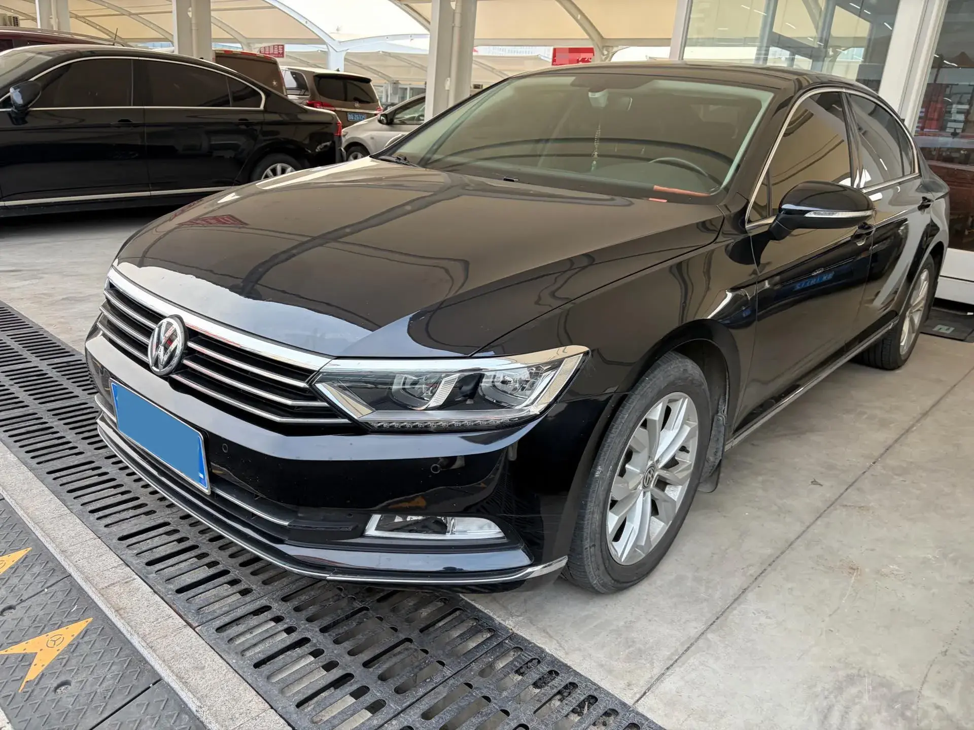 2019 VOLKSWAGEN MAGOTAN view 1