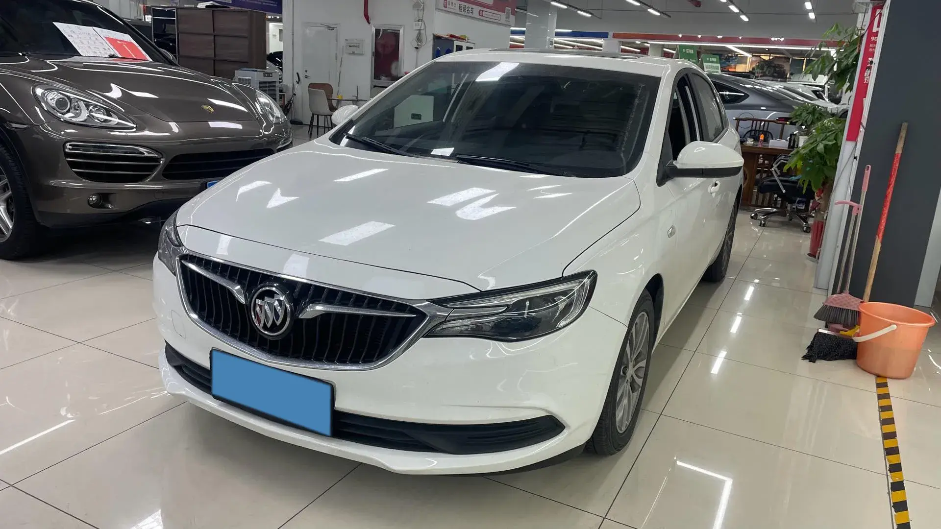 2021 BUICK EXCELLE view 1