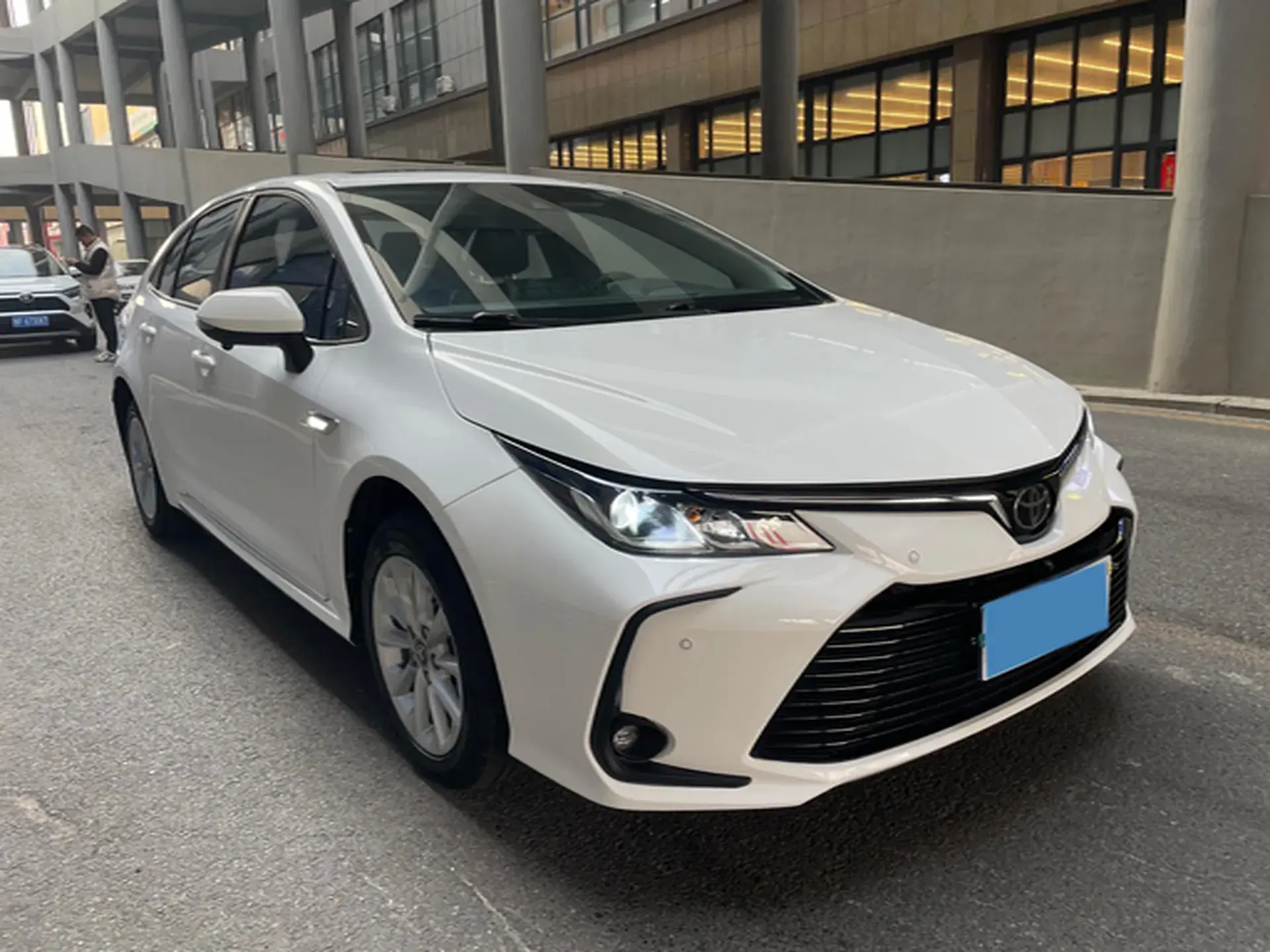 2021 TOYOTA COROLLA thumbnail 3