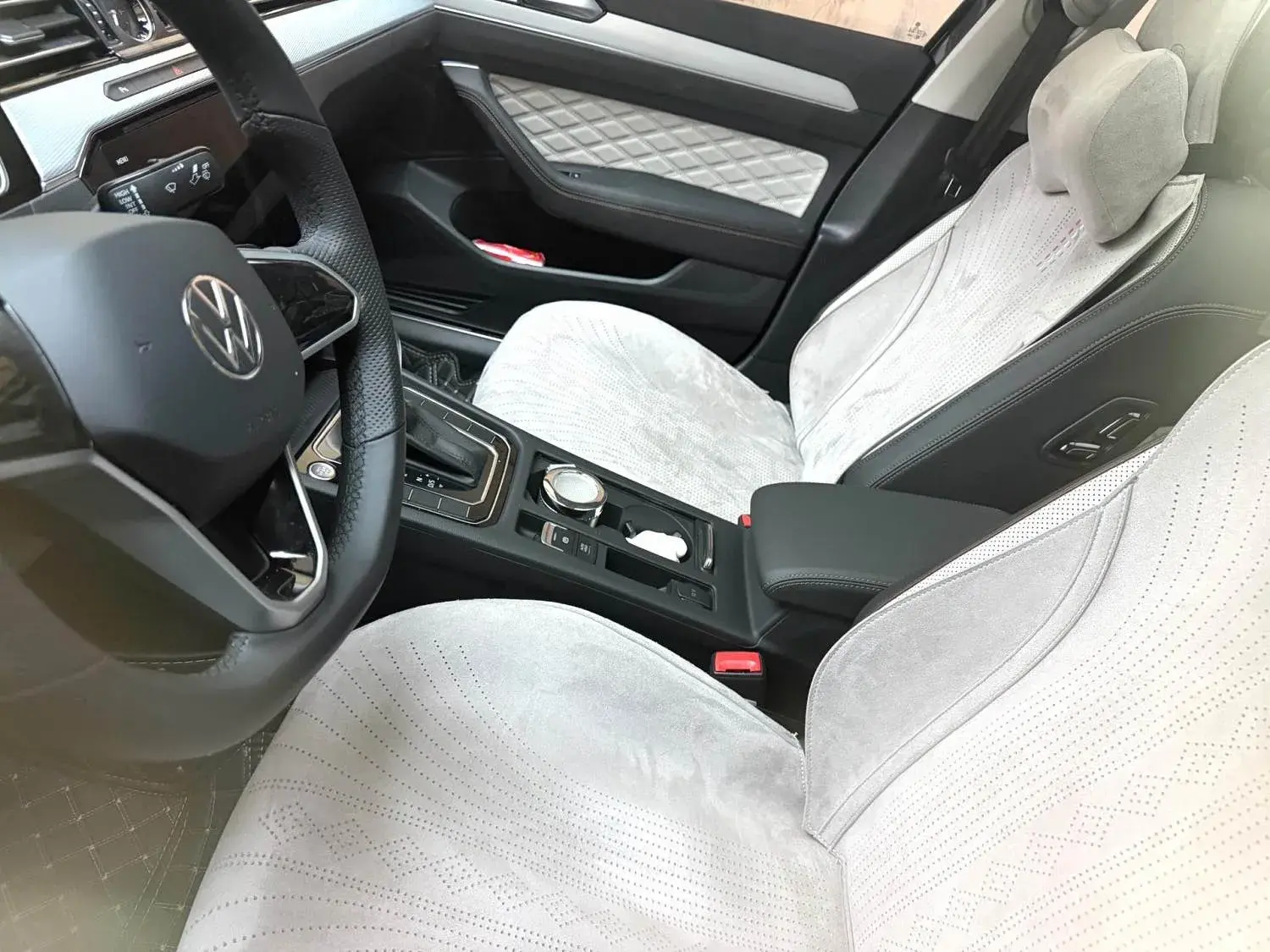 2024 VOLKSWAGEN MAGOTAN thumbnail 3