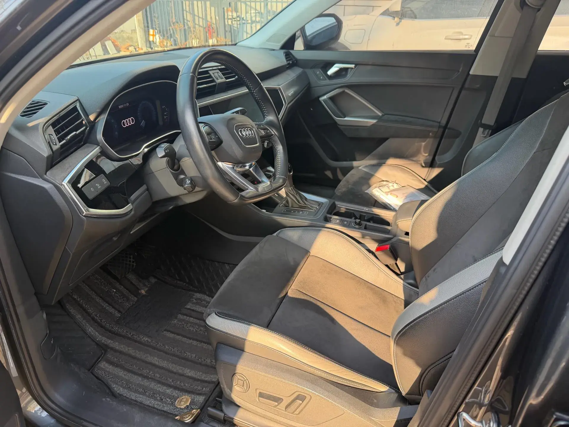 2020 AUDI Q3 thumbnail 3