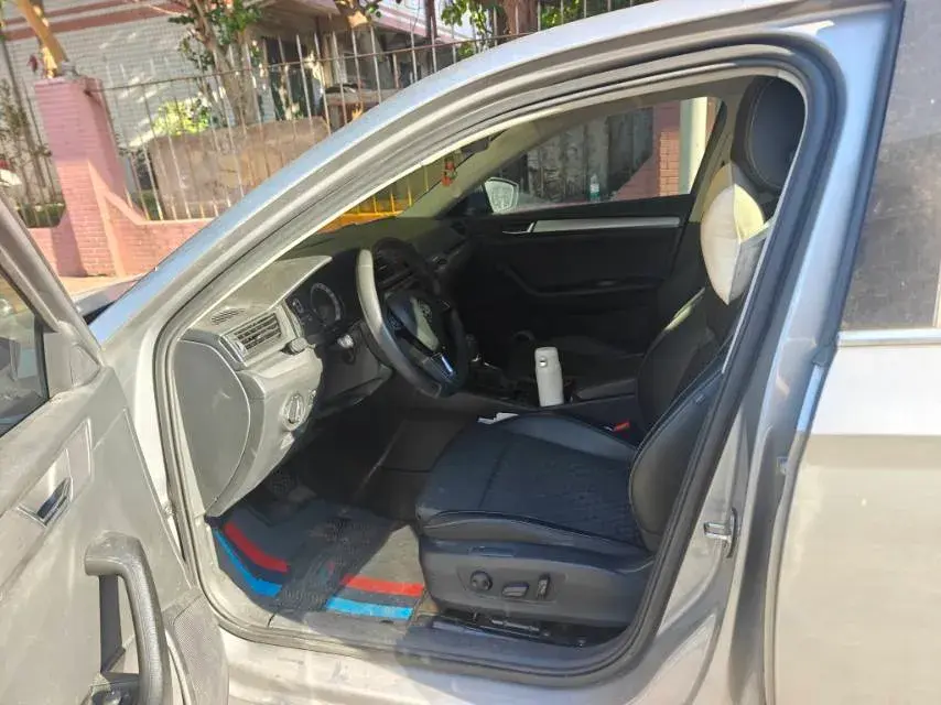 2018 SKODA SUPERB thumbnail 3