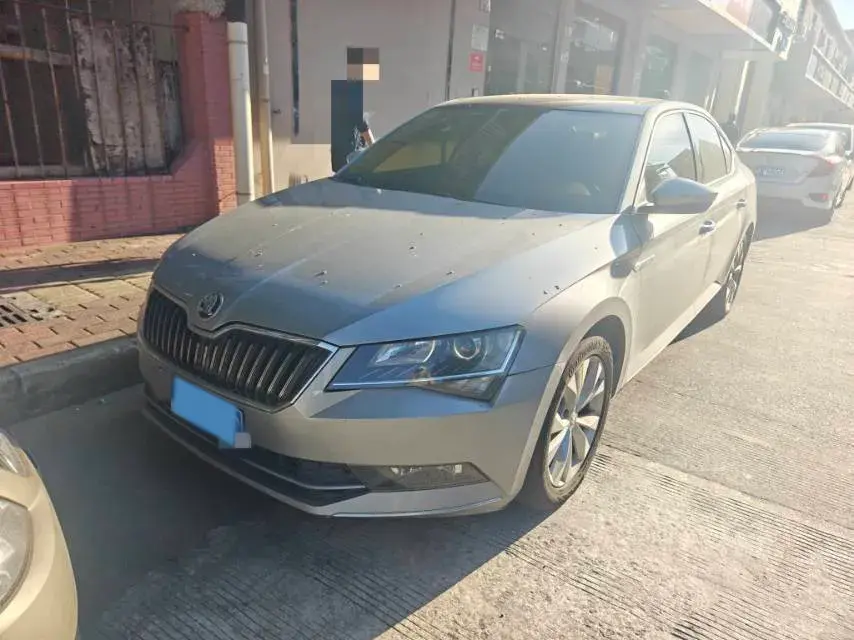 2018 SKODA SUPERB view 1
