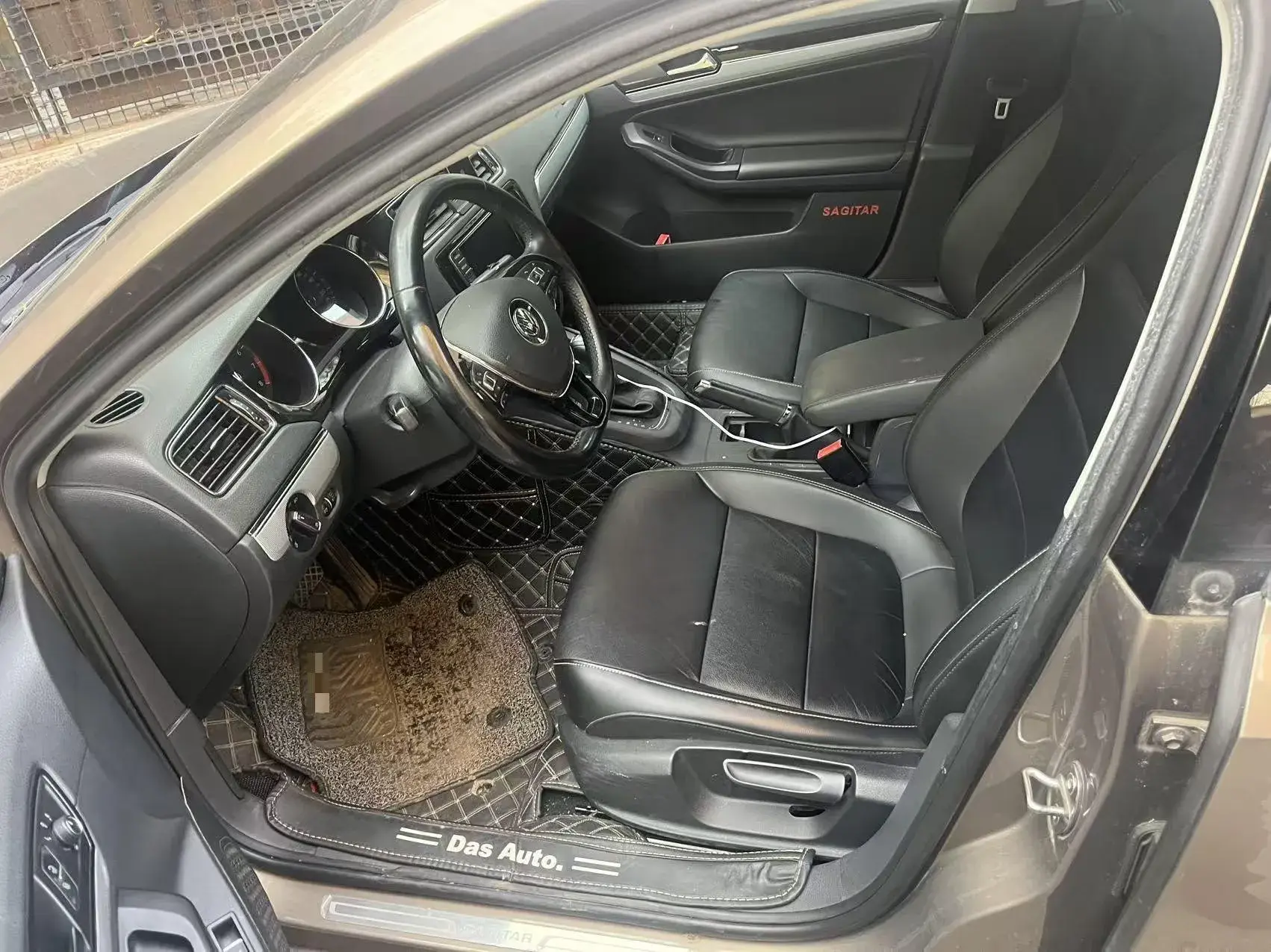 2017 VOLKSWAGEN SAGITAR thumbnail 2