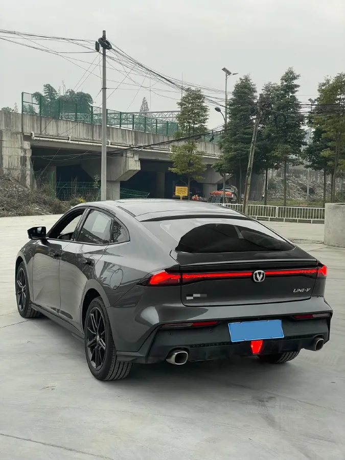 2022 ChangAn UNI-V 1.5T 188HP L4 7DCT,autocango,china used car exporter,china ev exporter,chinese used car exporter,chinese used ev exporter