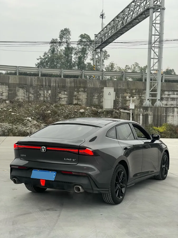 2022 ChangAn UNI-V 1.5T 188HP L4 7DCT,autocango,china used car exporter,china ev exporter,chinese used car exporter,chinese used ev exporter