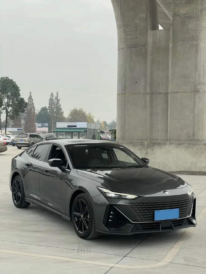 2022 ChangAn UNI-V 1.5T 188HP L4 7DCT,autocango,china used car exporter,china ev exporter,chinese used car exporter,chinese used ev exporter