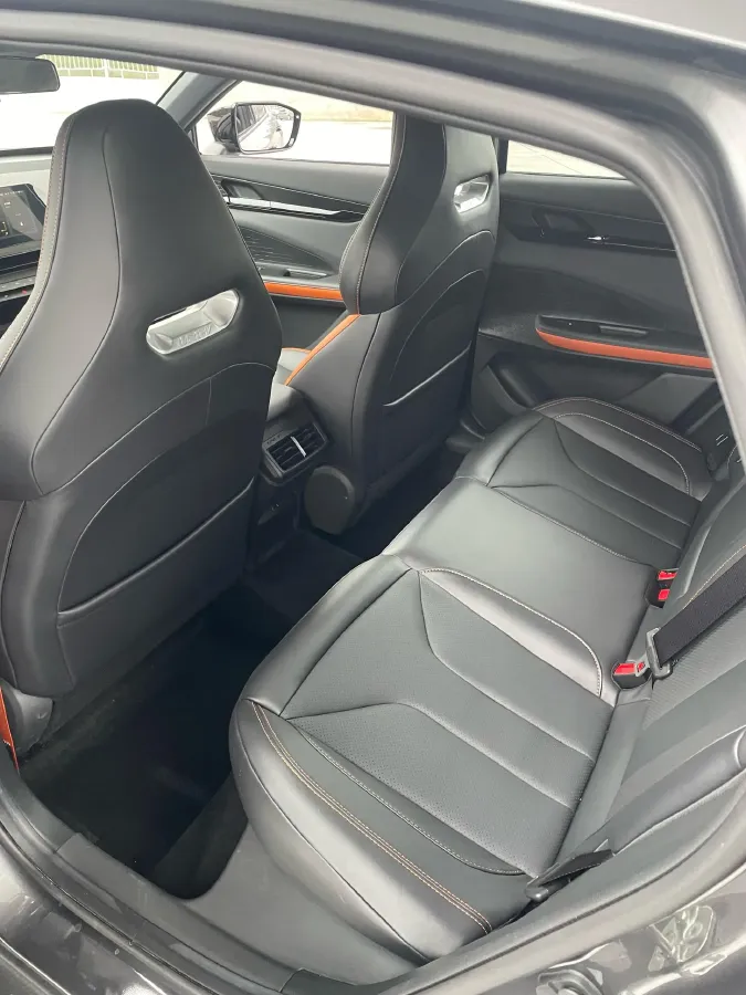 2022 ChangAn UNI-V 1.5T 188HP L4 7DCT,autocango,china used car exporter,china ev exporter,chinese used car exporter,chinese used ev exporter