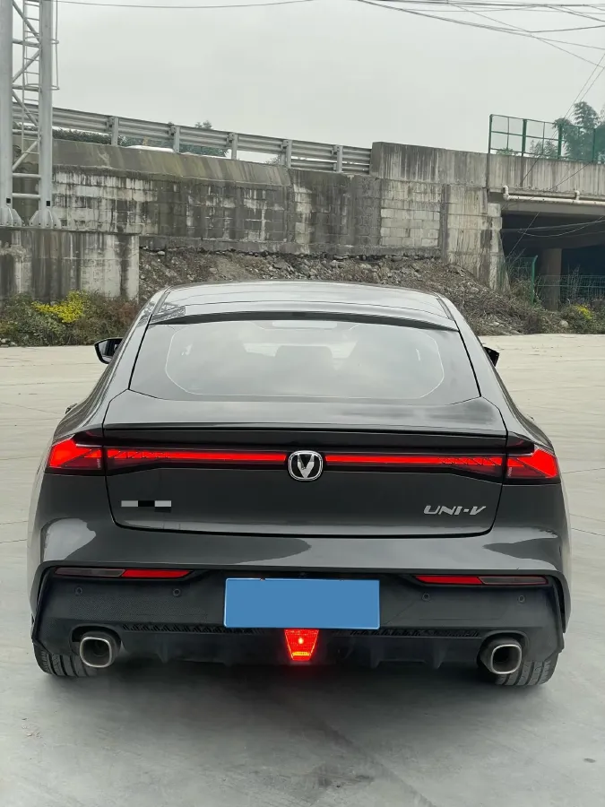 2022 ChangAn UNI-V 1.5T 188HP L4 7DCT,autocango,china used car exporter,china ev exporter,chinese used car exporter,chinese used ev exporter