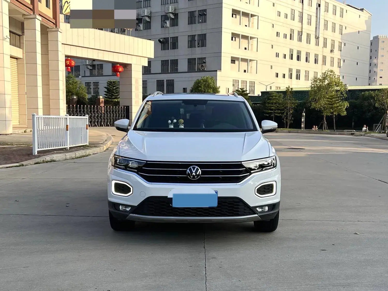 2020 VOLKSWAGEN T-ROC thumbnail 2