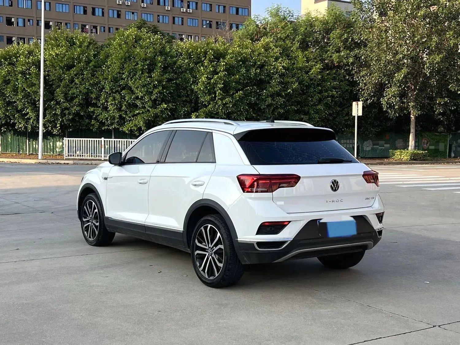 2020 VOLKSWAGEN T-ROC thumbnail 4